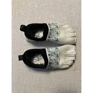 Peluva Carrie ST Mesh Slip-On Barefoot Trainer Shoes Black/White Women’s 6.5